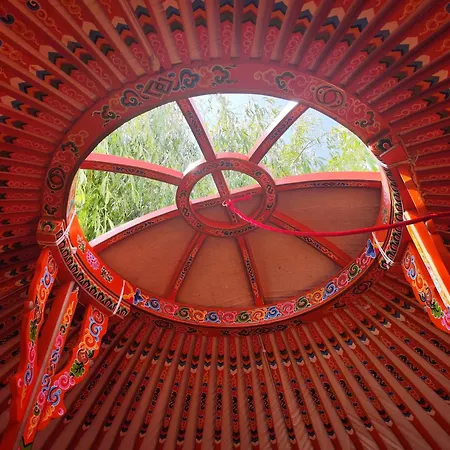 Luxe tent Yourte Traditionnelle Mongole Marcoux (Loire)
